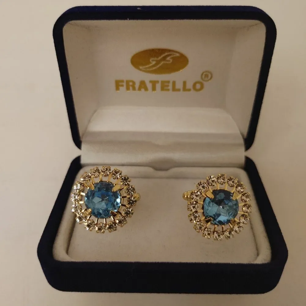 MEN'S FRATELLO GOLD CUFFLINKS WITH BLUE STONE SURRONDED WITH RHINESTONES.